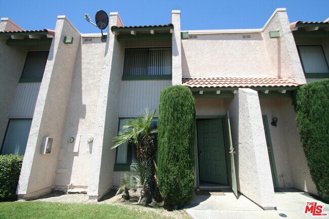 Foto del edificio - 53 Lakeview Cir