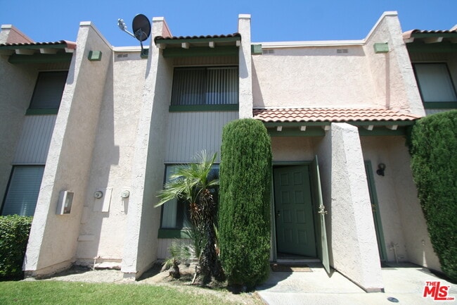 Building Photo - 53 Lakeview Cir