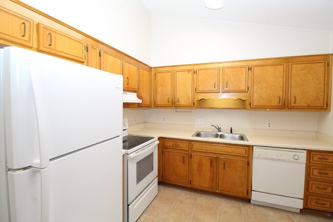 Building Photo - Updated 3BR/2BA Home in Crystal Wells Subdivision with Fresh Paint, High Ceilings, Private Primar...