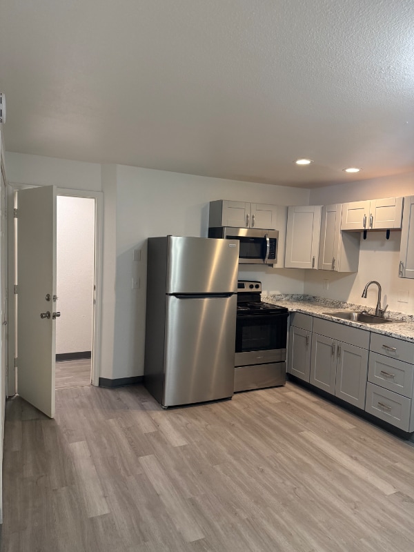 Building Photo - 551 N Robin Cir