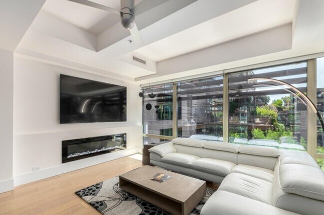 Building Photo - 7137 E Rancho Vista Dr