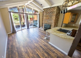 Building Photo - 1097 Club View Dr