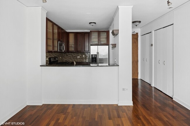 Building Photo - 201 N Westshore Dr