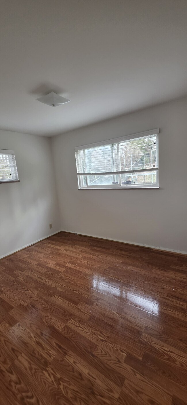 Foto del edificio - 248 Lakeside Dr