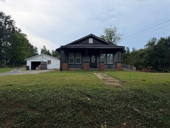 Building Photo - 303 Cedar Grove Rd