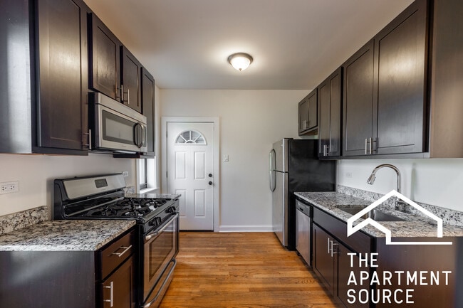 Building Photo - 4036 N Ashland Ave