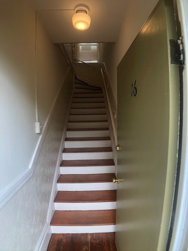 Building Photo - 16 Leona Terrace