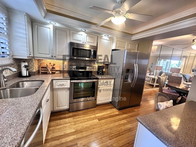 Foto del edificio - 2121 Collier Ave