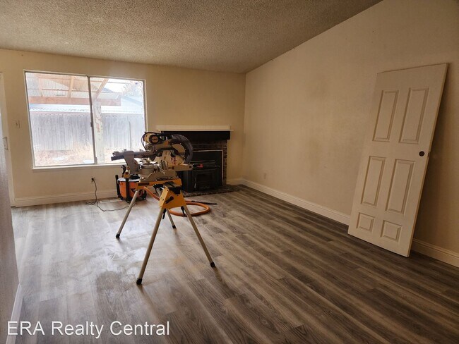 Building Photo - 4 br, 2 bath House - 2266 Howard Drive