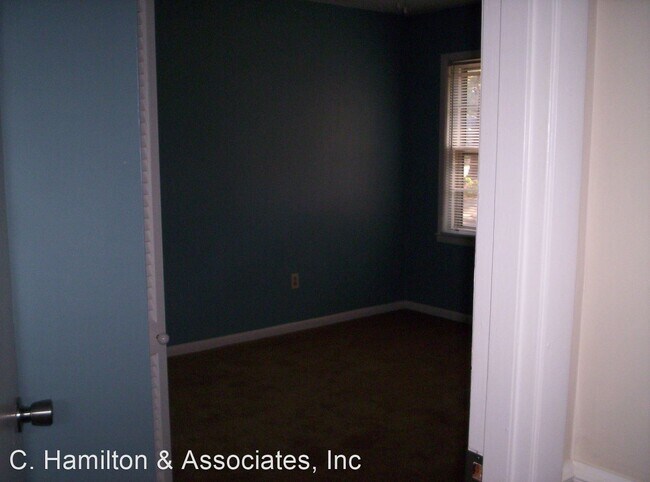 Building Photo - 647 Huntington Road