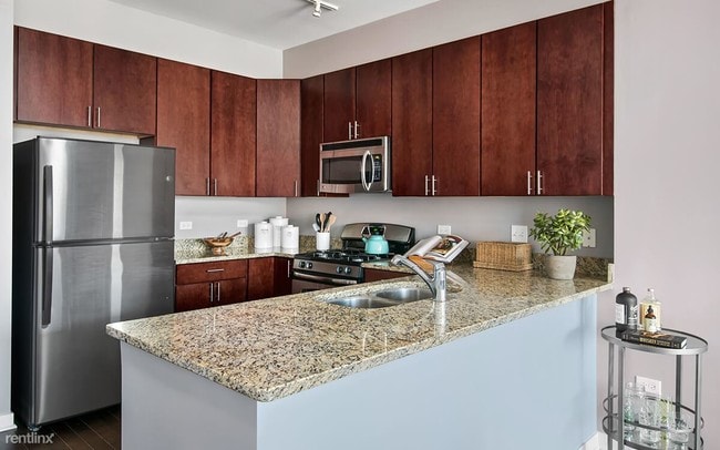Building Photo - 2 br, 2 bath Apartment - 642 S Clark St 404