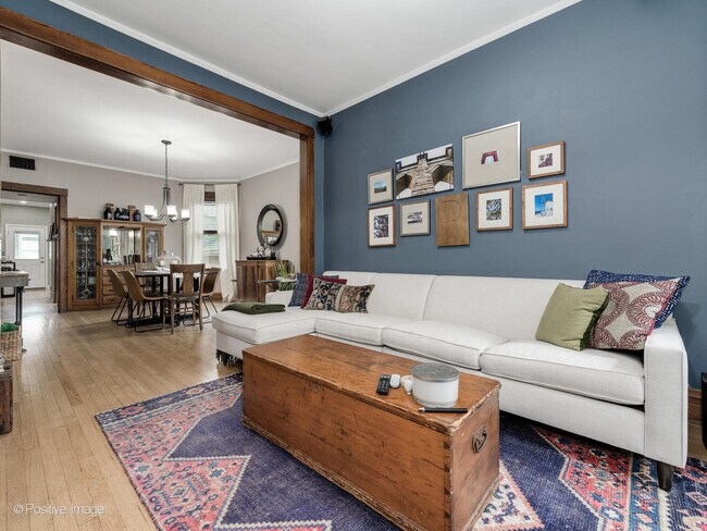 Foto del edificio - 2704 N Sacramento Ave