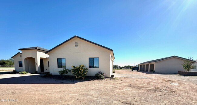 Foto del edificio - 1527 E Germann Rd