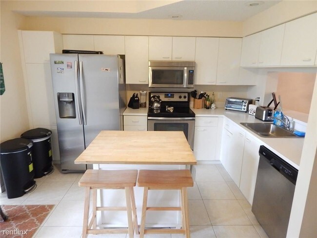 Foto del edificio - 2 br, 2 bath  - 5766 NW 99th Ln