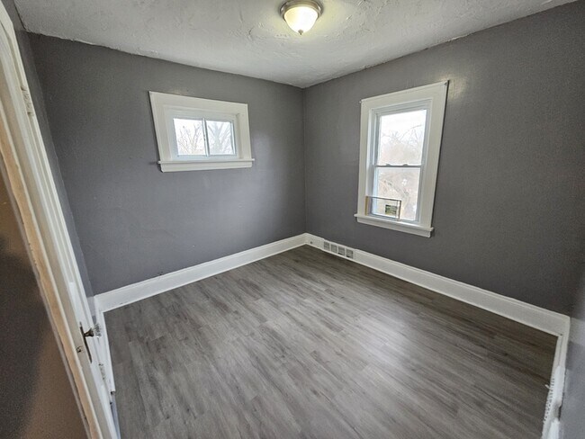 Building Photo - 11314 Nelson Ave