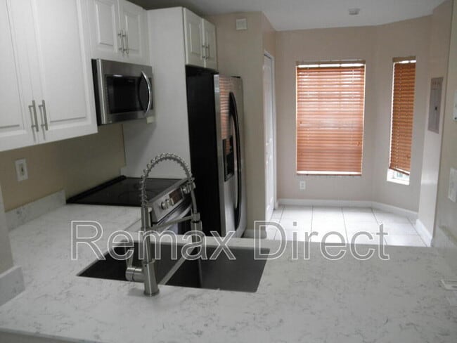 Photo - 847 Summit Lake Dr Townhome