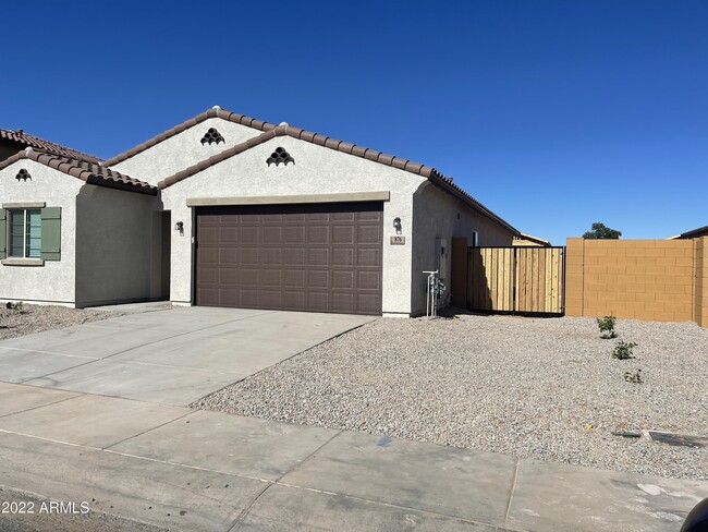 Building Photo - 876 E Cactus Wren Dr