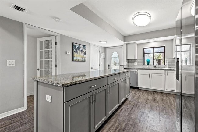 Building Photo - 275 Capri Cir N