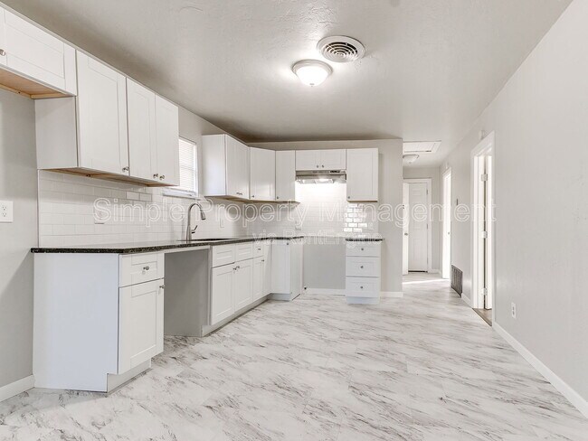 Building Photo - 3312 S Harvey Ave