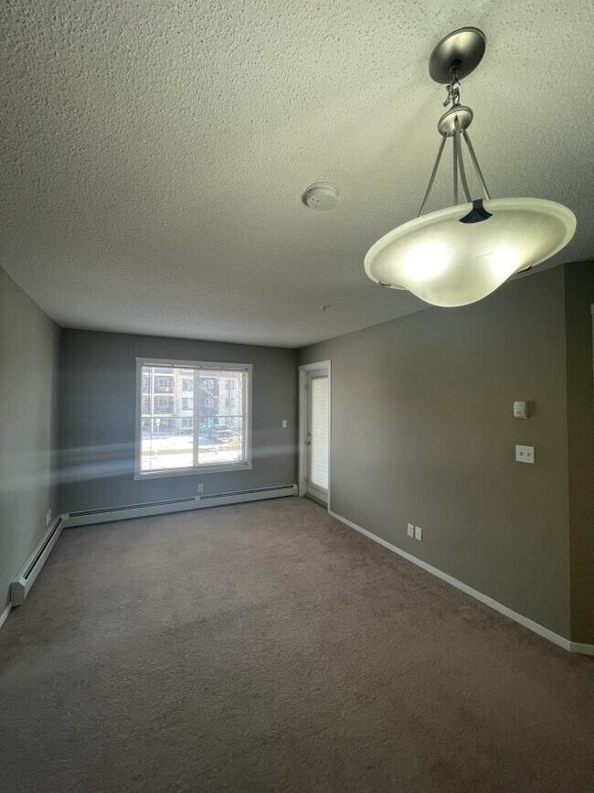 Photo du bâtiment - 2.0 bedroom in Edmonton Alberta T6R 0W3