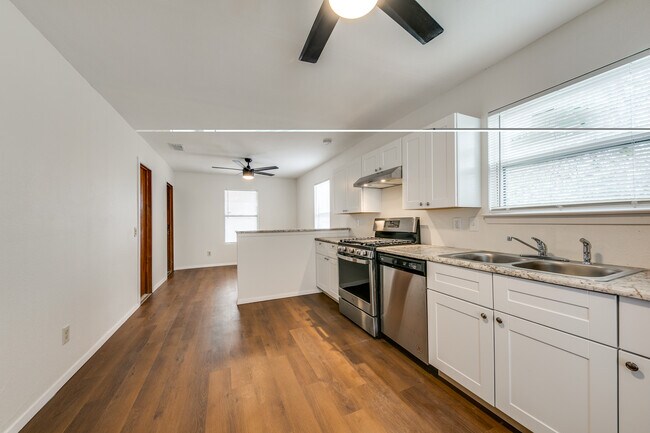 Building Photo - 2509 Valwood Pky