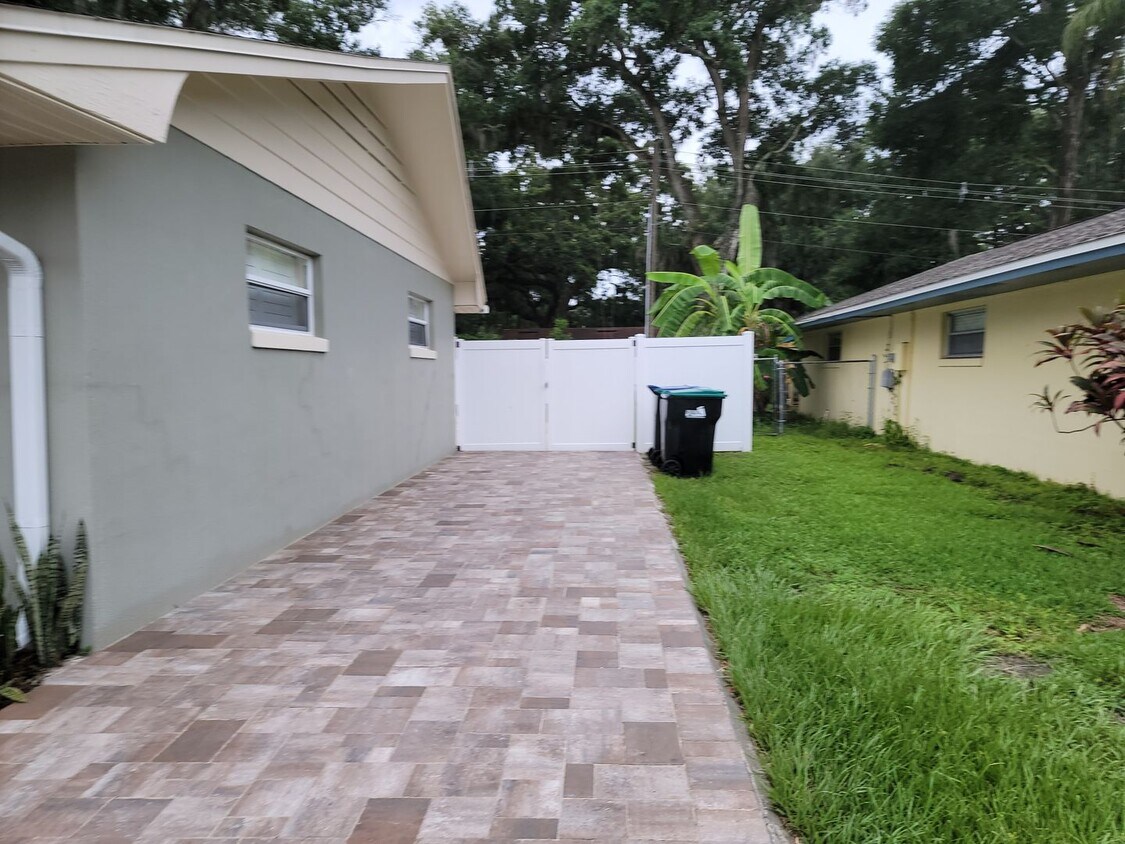 Foto principal - Efficiency, all utilities included kitchen.