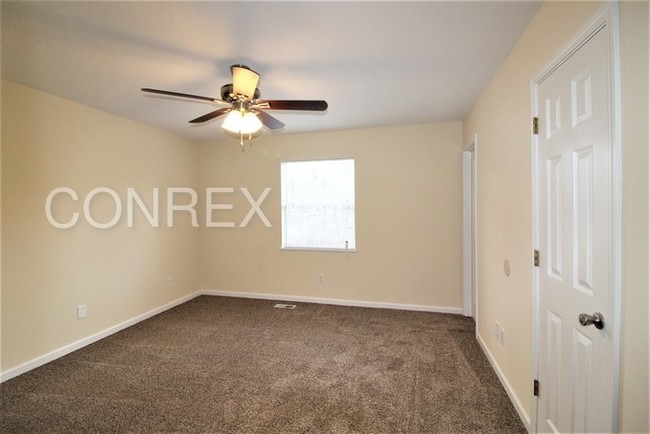 Building Photo - 127 Cherry Grove Dr