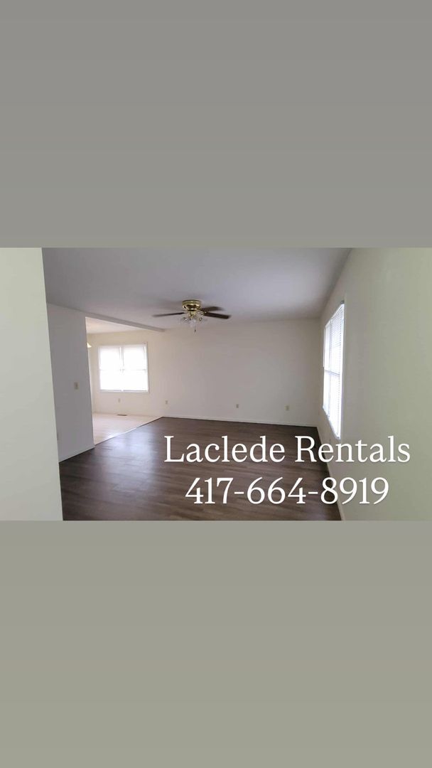 Foto del edificio - 2 BEDROOM 2 BATHROOM DUPLEX WITH GARAGE