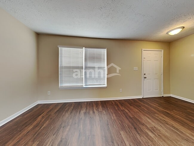 Foto del edificio - 881 Yellowwood Dr