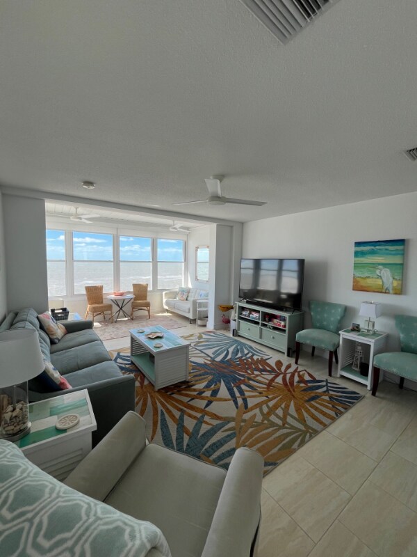 Foto del edificio - 7000 Beach Plaza