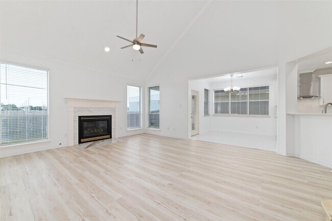 Foto del edificio - 304 Lago Vista St