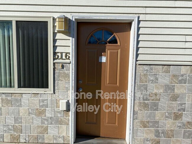 Foto del edificio - 516 10th Ave SE