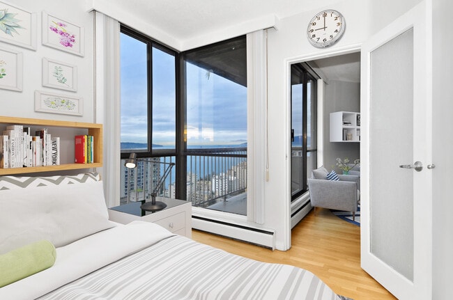 Building Photo - Hendry House