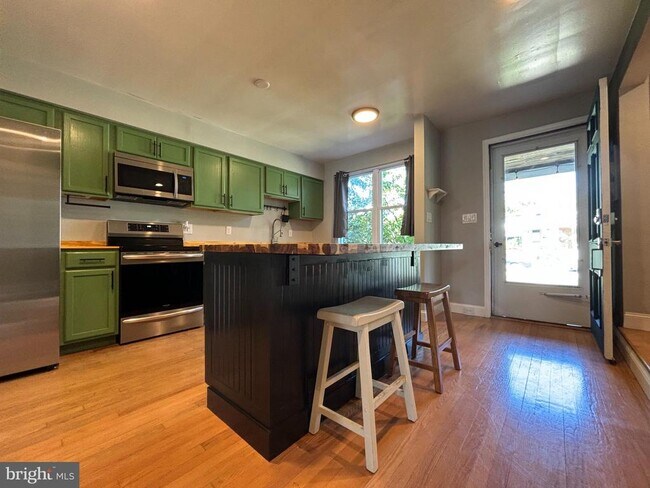 Building Photo - 257 Ridge Ave