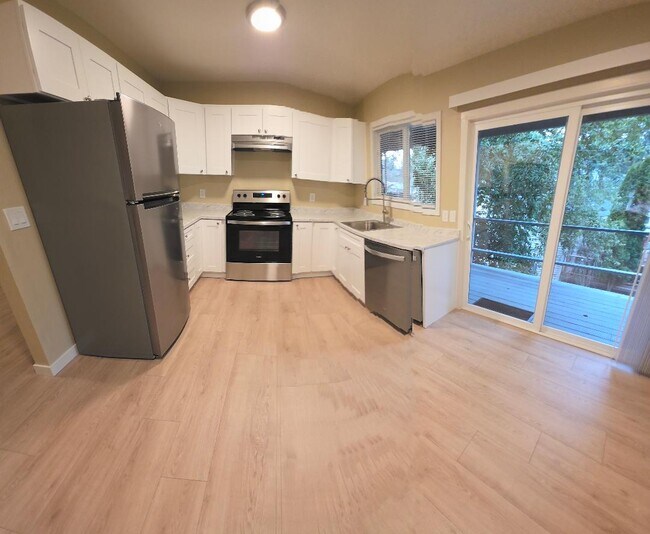 Foto del edificio - 5055 SW Menlo Dr