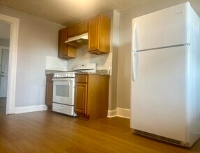 Building Photo - 165 Park Rd Building Photo - 165 Park Rd