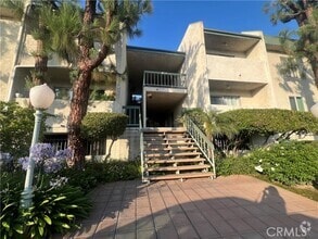 Building Photo - 330 N Chapel Ave