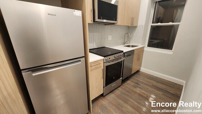 Building Photo - 112 Park St