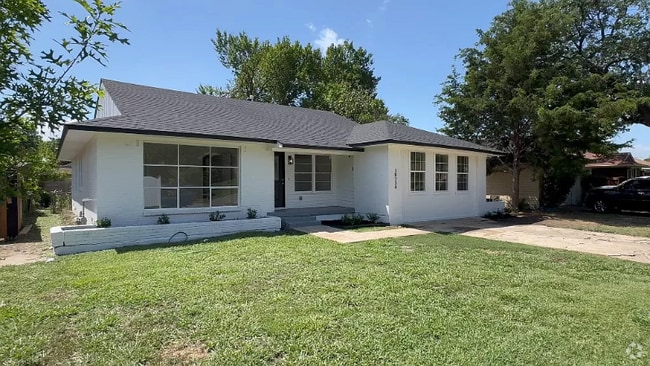 Building Photo - 10734 Coogan Dr