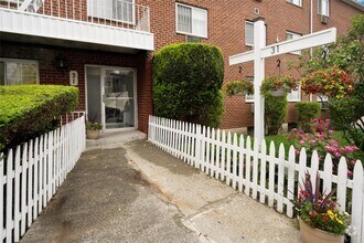 Building Photo - 31 Fero St