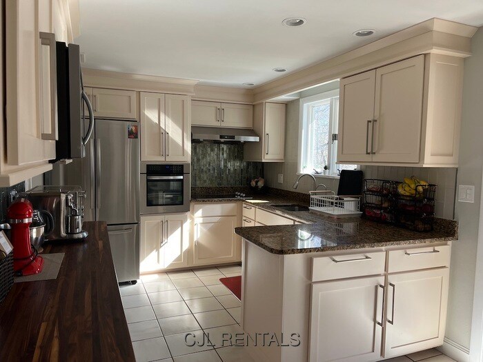 41 Beaverbrook Rd, Burlington, MA 01803 Condo for Rent in Burlington