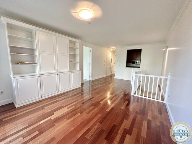 Foto del edificio - Charming 2 BR | 2.5 BA in Presidio Heights