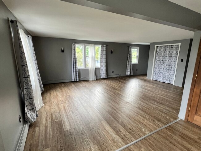 Building Photo - 188 Parkedge Ave