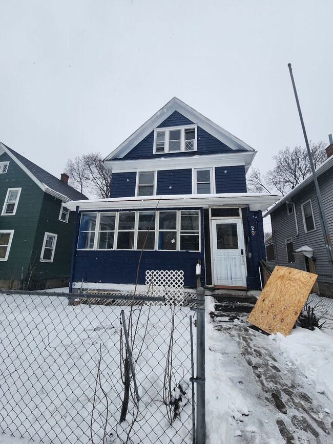 Building Photo - 29 Fernwood Ave