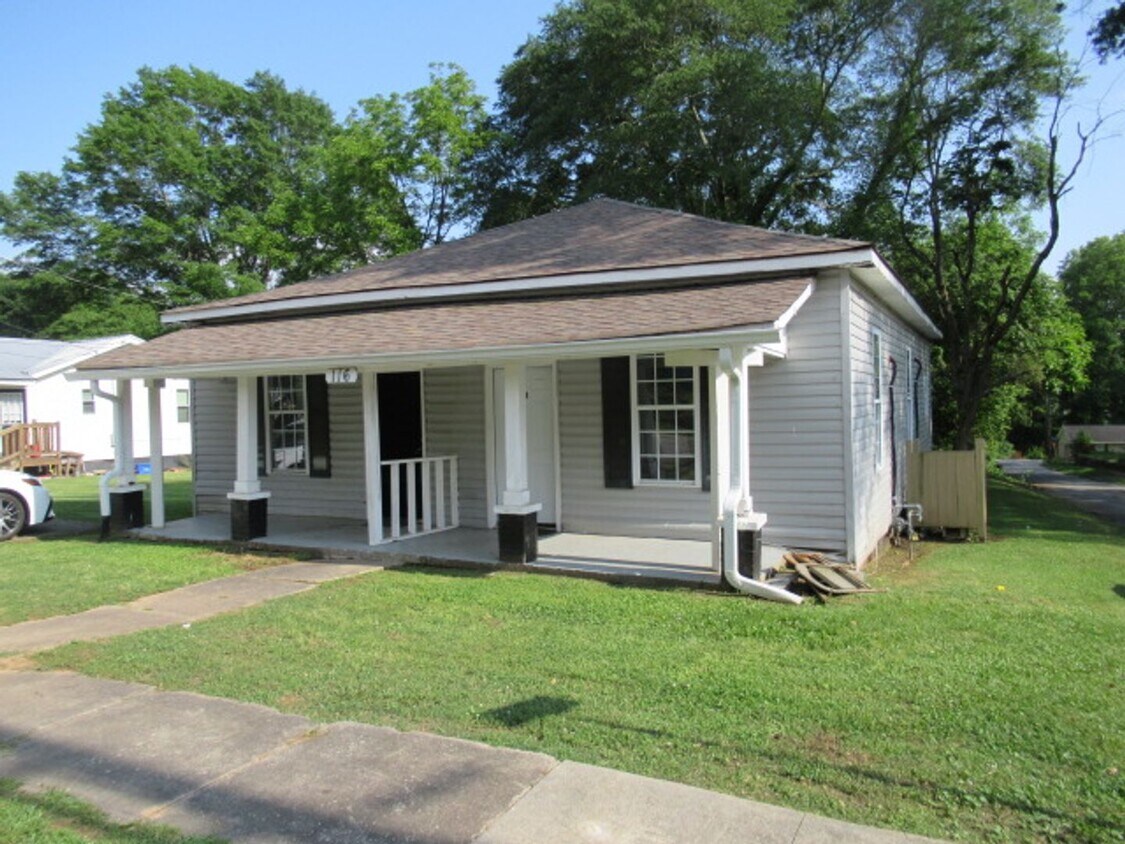116 Ave C Unit Ave. C, 116B, Carrollton, GA 30117 Room for Rent in