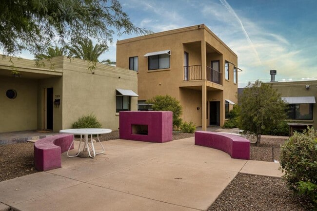 Photo - 2010 E 1st St House