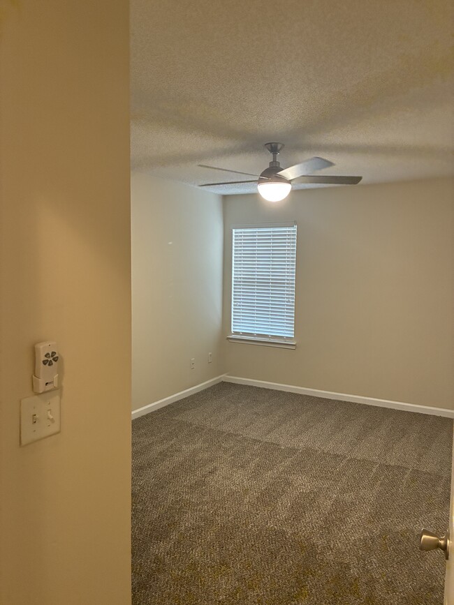 Foto del edificio - 7573 Rutgers Cir