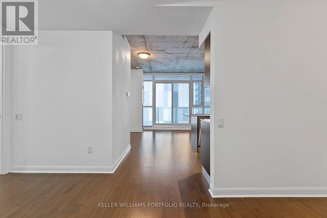 Building Photo - 375 King St W