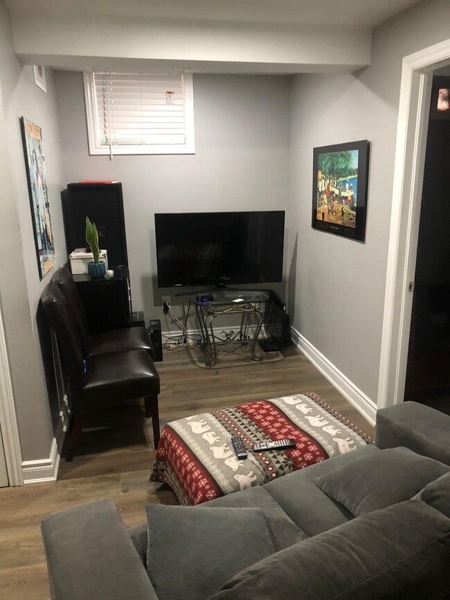 Photo du bâtiment - 30 Royal West Dr