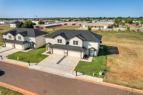 Building Photo - 617 Abadan Dr